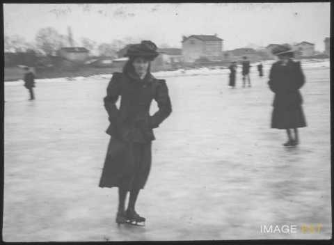 Femme en patins à glace (Nancy)